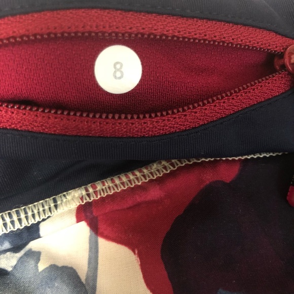 Lululemon Speed Short 4-way stretch Inky Floral - Picture 4 of 5